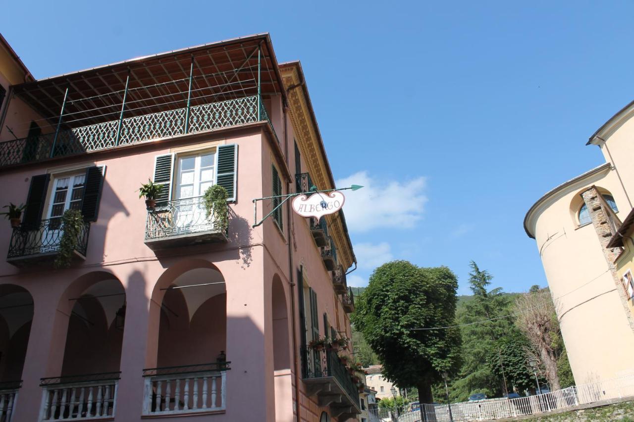 Albergo Dell'Angelo Pieve di Teco Bagian luar foto
